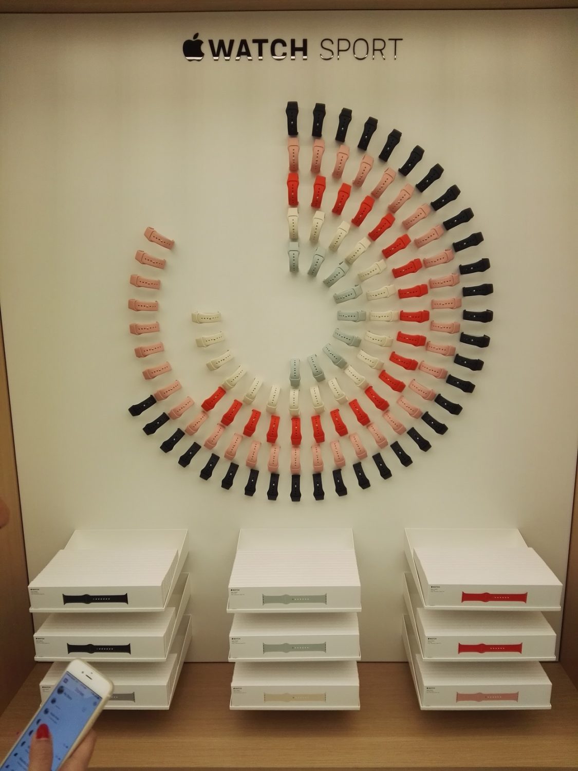 World’s biggest Apple Store in travel retail in Dubai RECHI