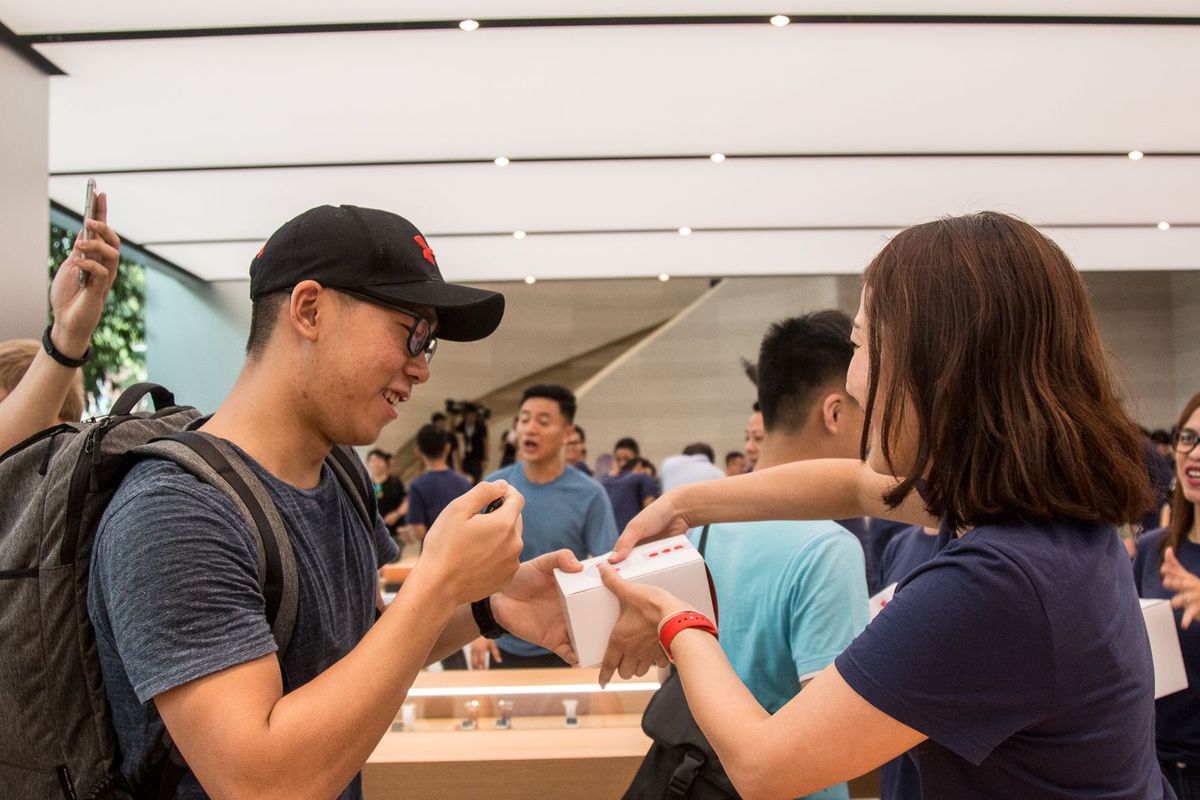 first apple store in singapore