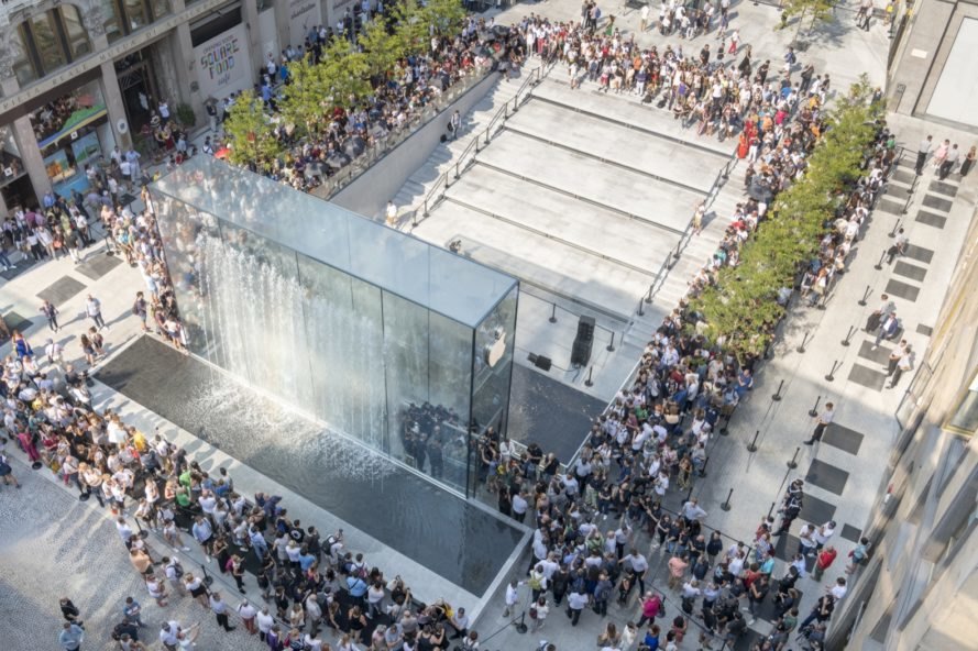 Dramatic Fountain And Plaza Define Foster + Partners' Newest Apple Store In  Milan | RECHI