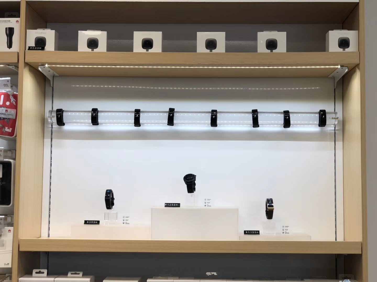 rechi retail display and store fixture for electronic store